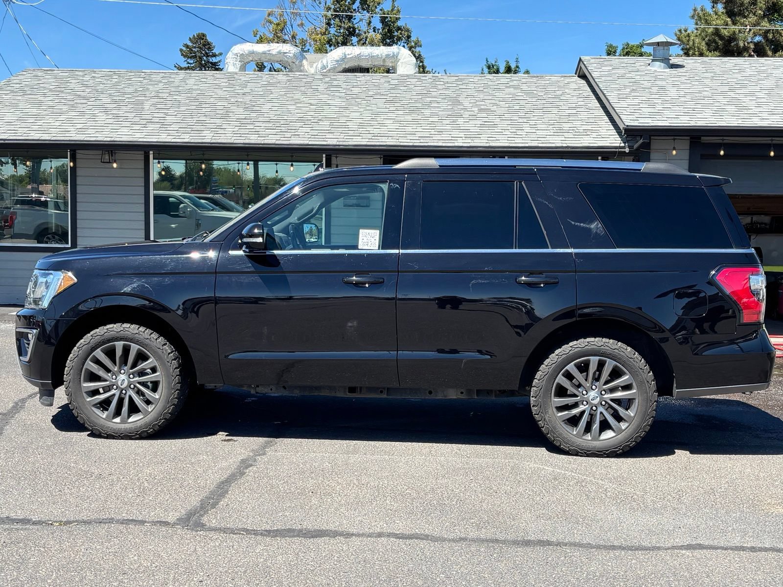 Used 2020 Ford Expedition Limited AWD/4WD image 8