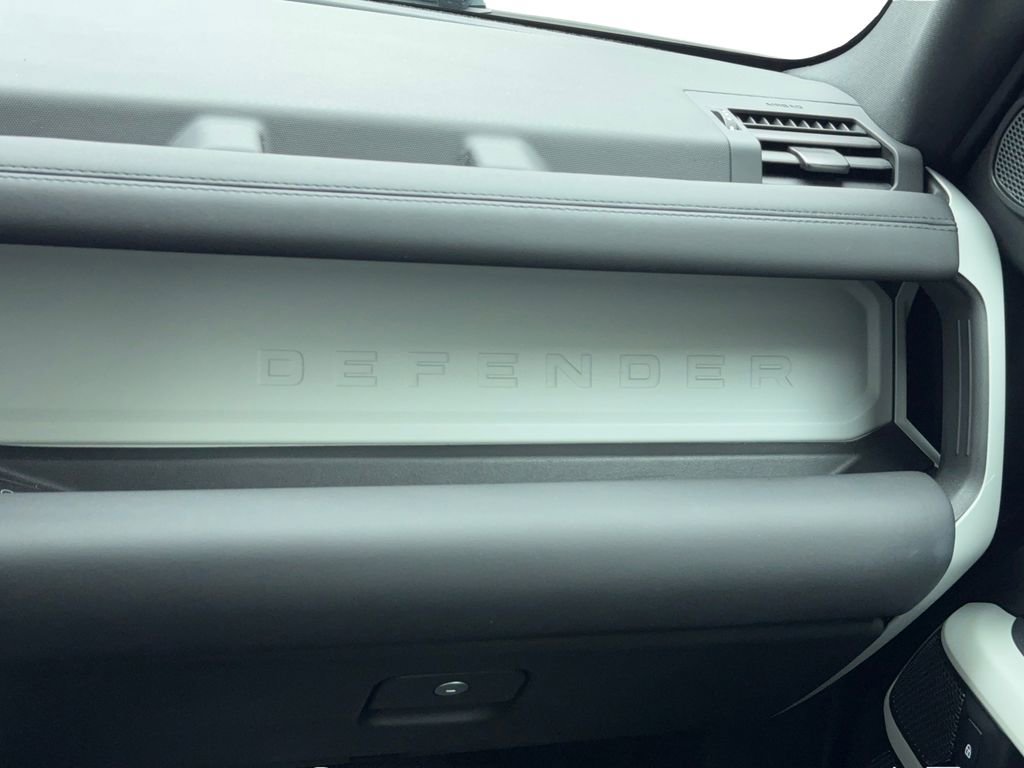 Used 2024 Land Rover Defender 90 S image 16