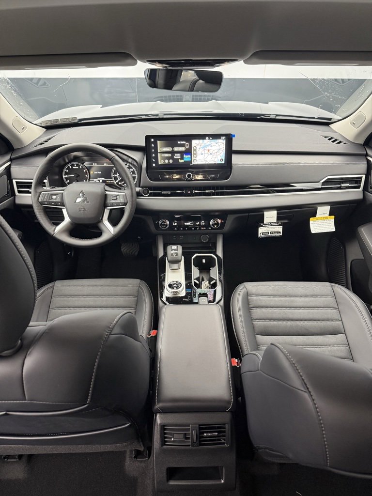 New 2025 Mitsubishi Outlander SE image 32
