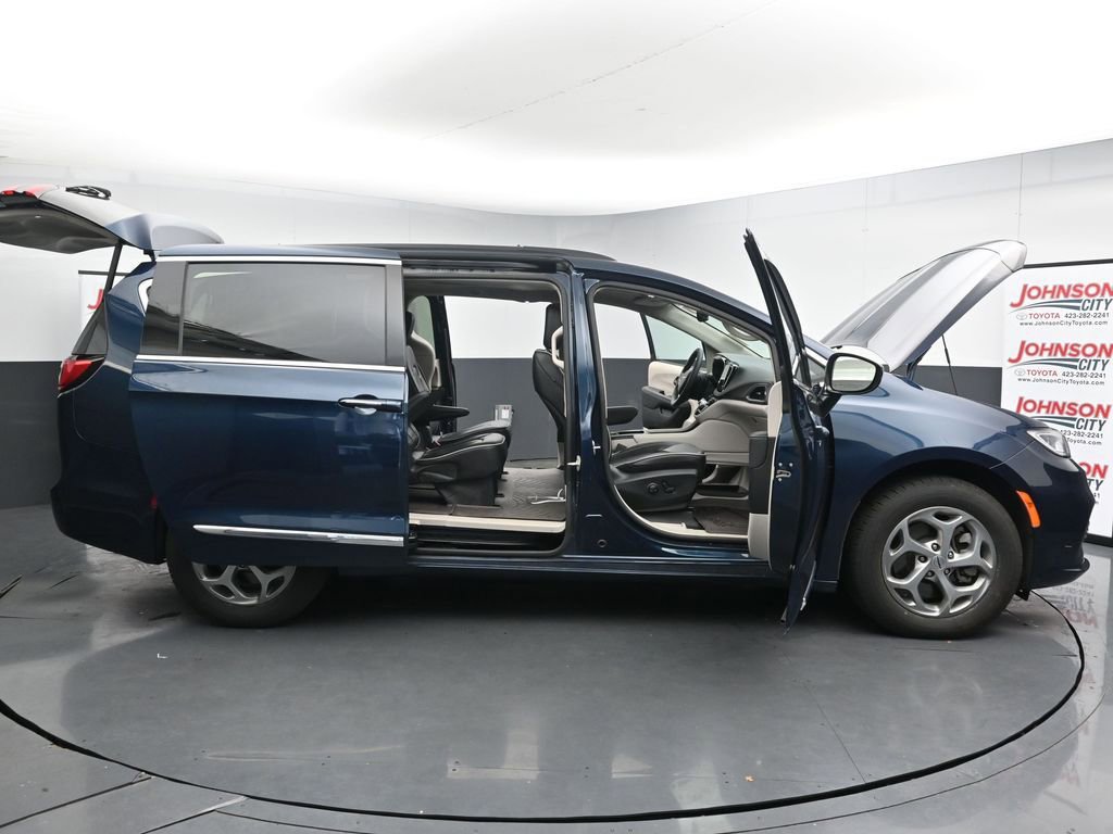 Used 2023 Chrysler Pacifica Limited image 27
