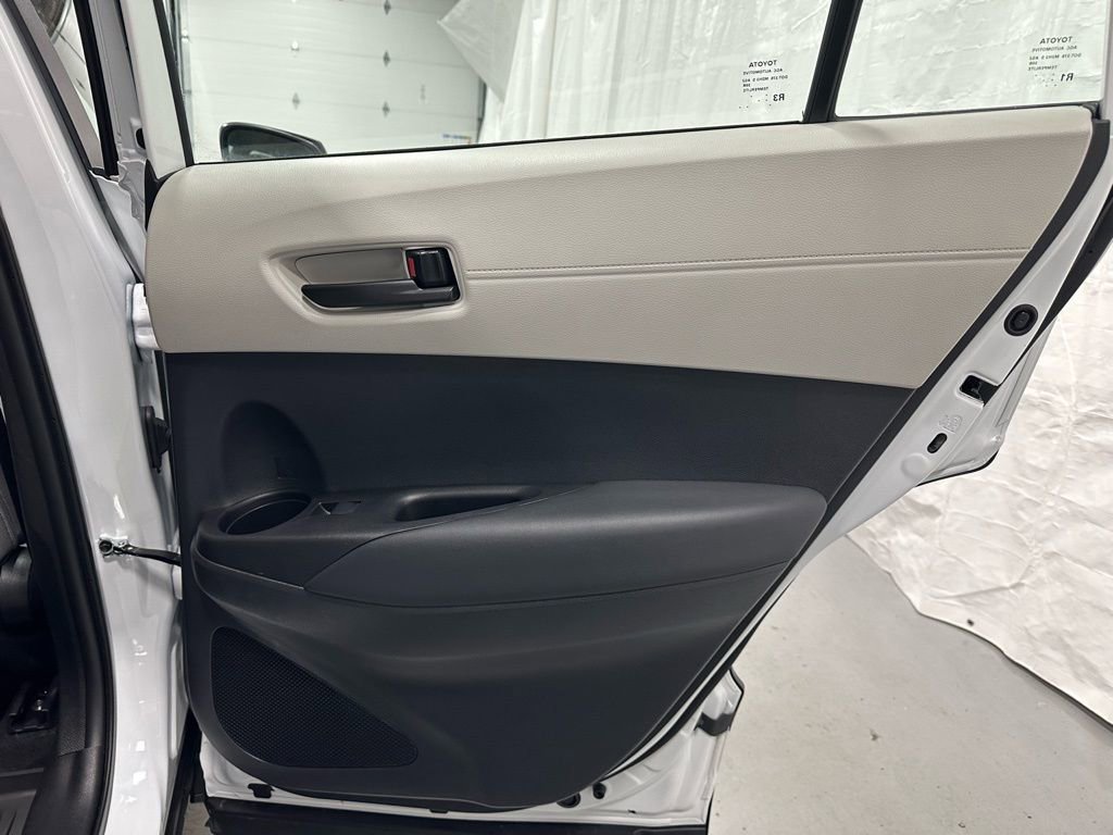 Used 2025 Toyota Corolla Cross L image 49