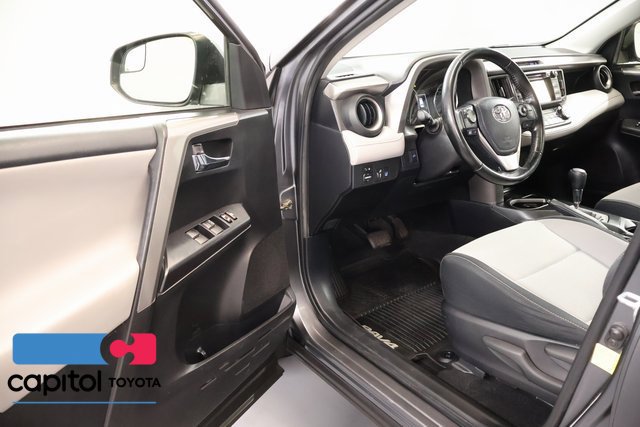 Used 2018 Toyota RAV4 XLE AWD/4WD image 8