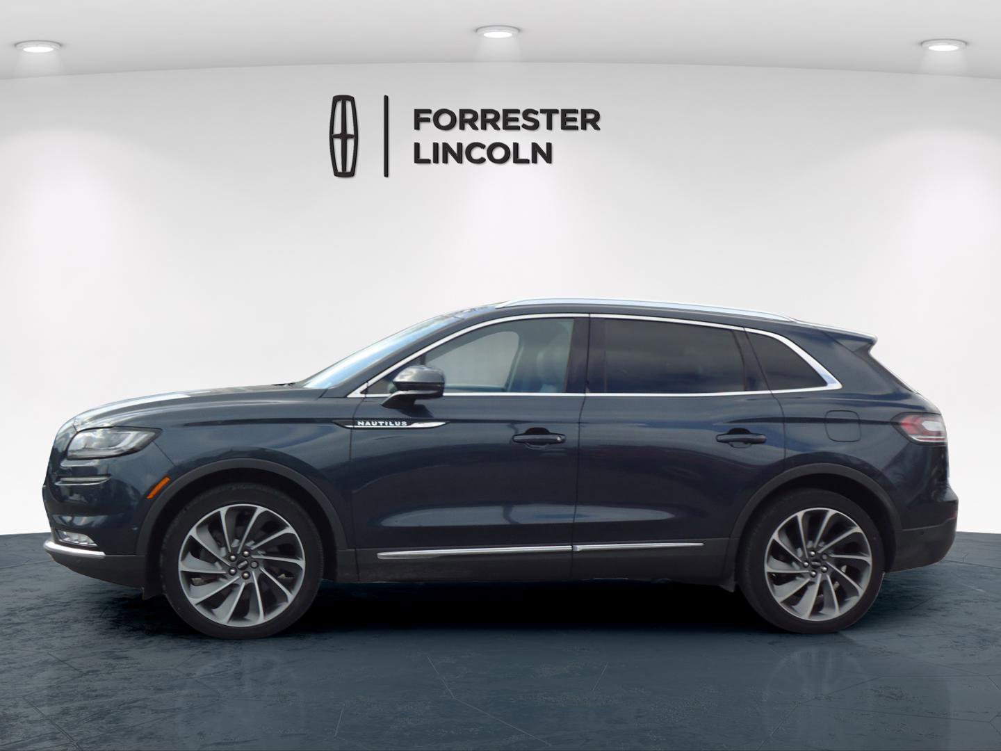 Used 2023 Lincoln Nautilus Reserve w/ Equipment Group 202A image 6