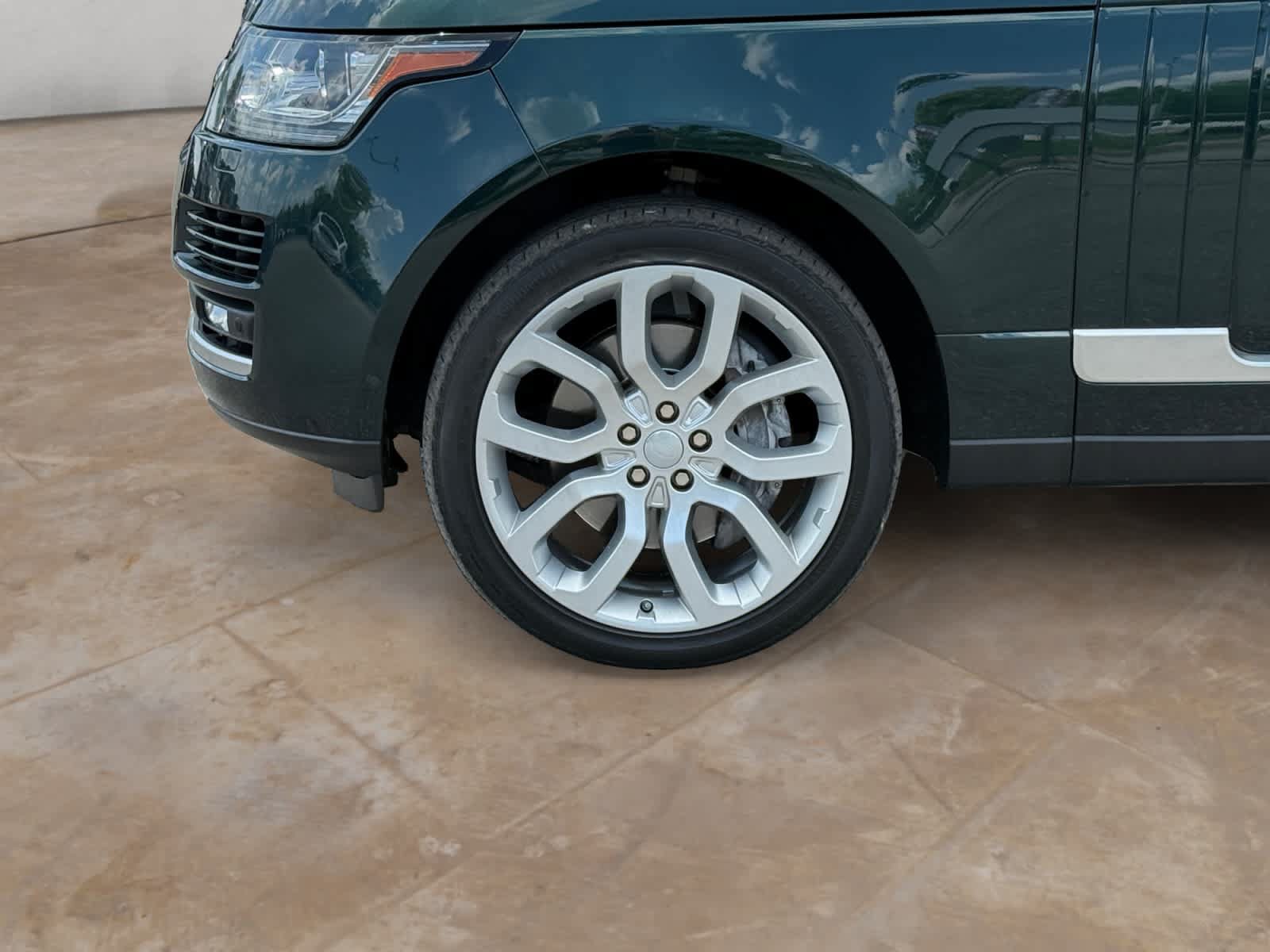 Used 2016 Land Rover Range Rover Supercharged AWD/4WD image 17
