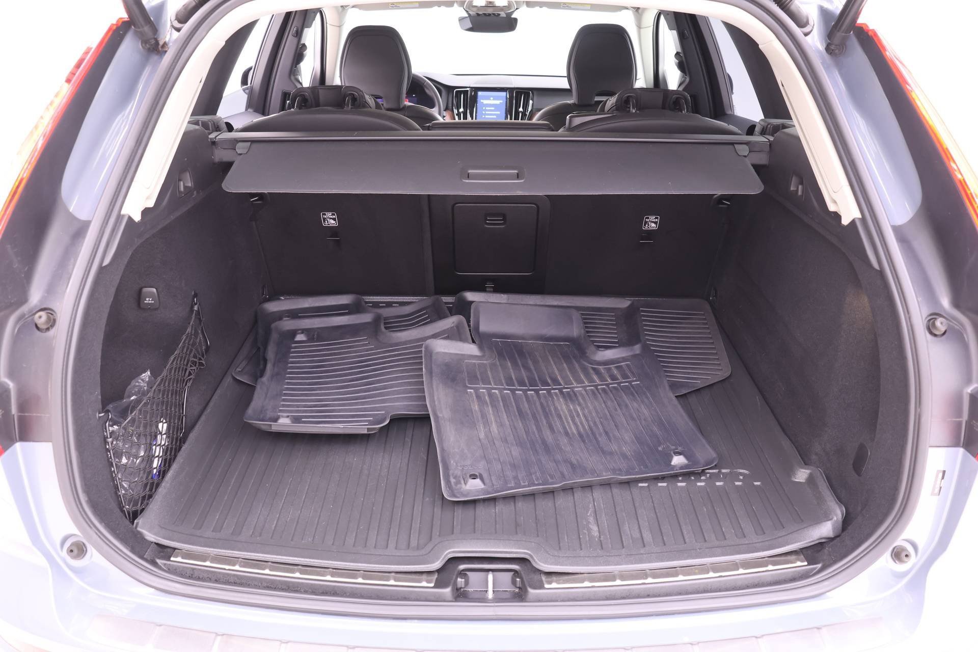 Certified 2024 Volvo XC60 B5 Ultimate w/ Protection Package Premier image 24