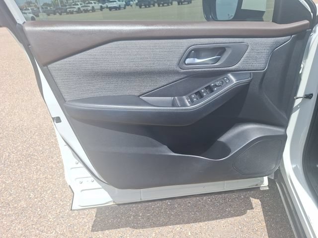 Certified 2023 Nissan Rogue SV FWD image 11