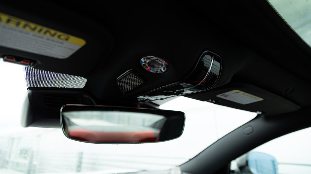 Used 2025 Aston Martin Vanquish RWD image 24