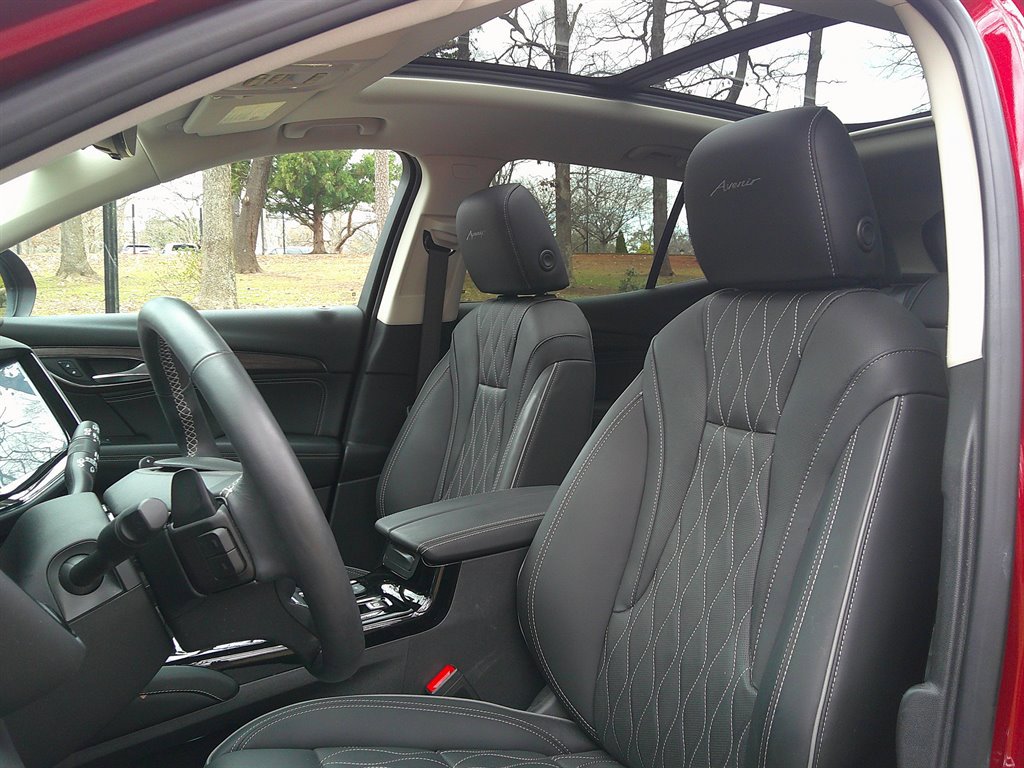 Used 2023 Buick Envision Avenir image 10