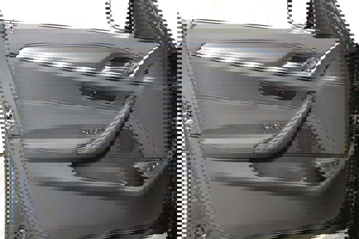 Used 2023 BMW 530e 530e w/ M Sport Package image 6