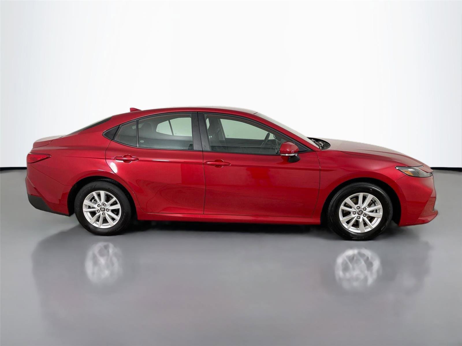 Used 2025 Toyota Camry LE image 8