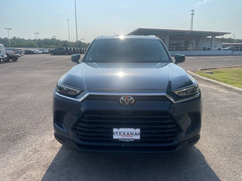 Used 2024 Toyota Grand Highlander FWD image 2