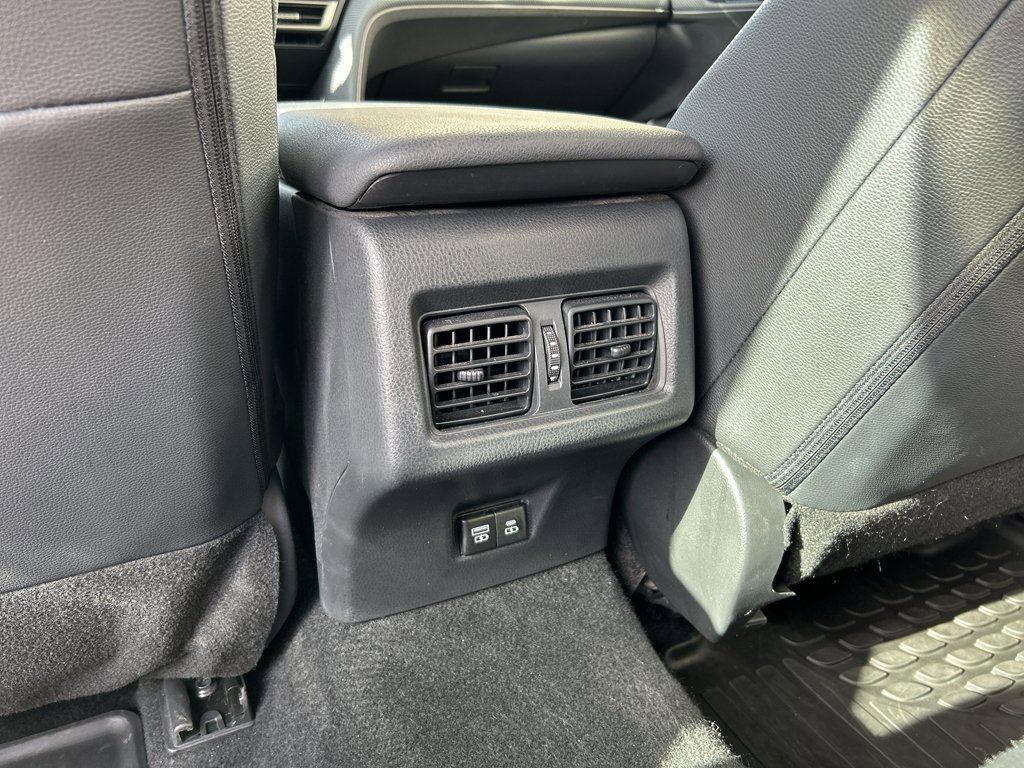 Used 2025 Toyota Camry SE AWD/4WD image 15