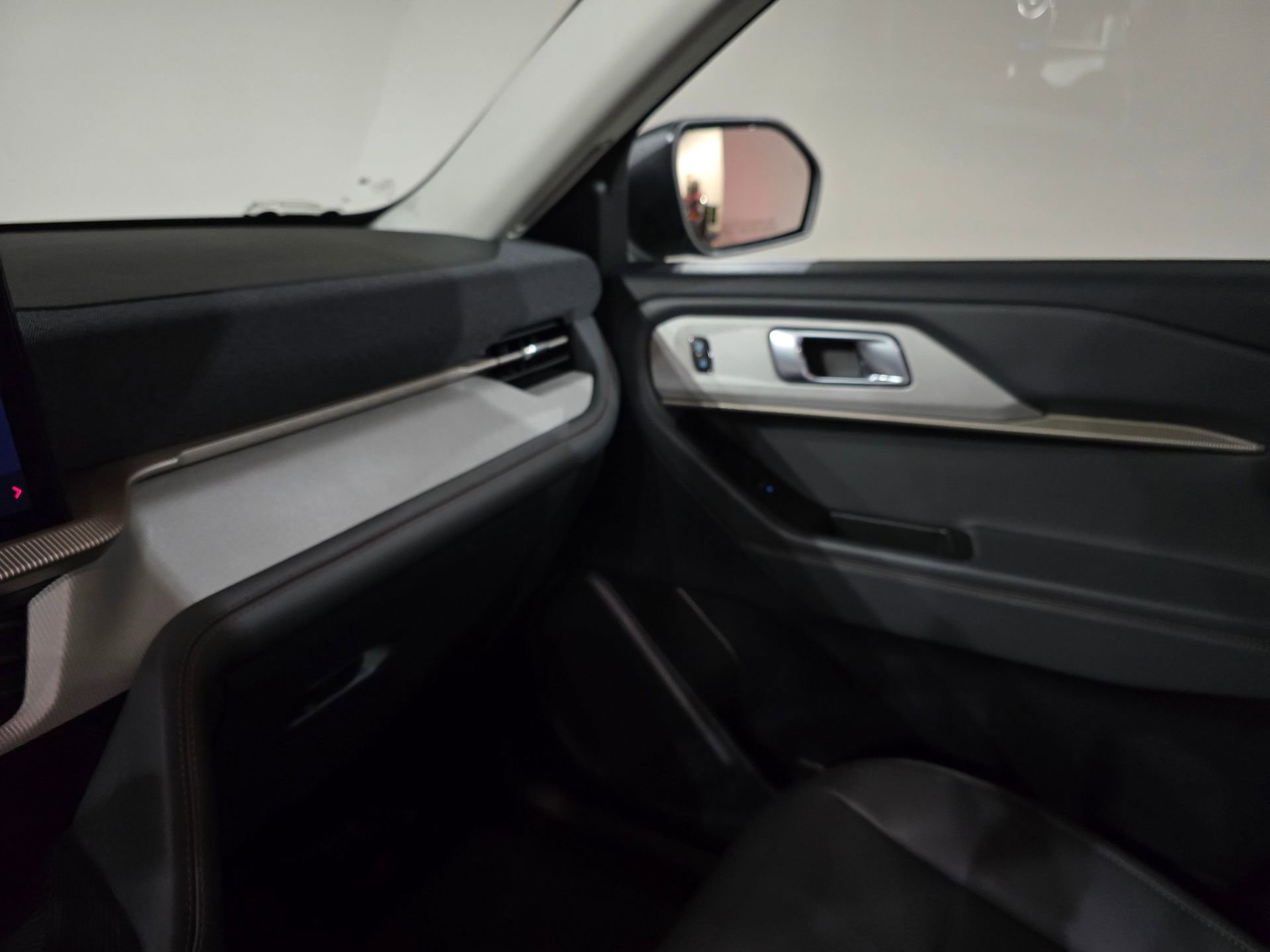 New 2026 Ford Explorer Active w/ Active Comfort Package image 26