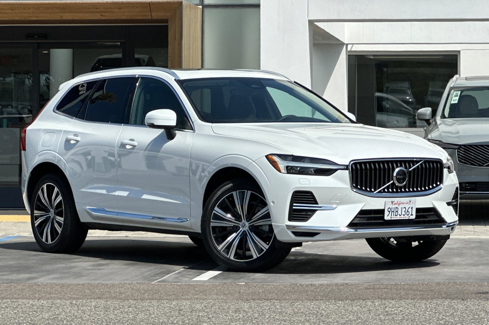 Certified 2023 Volvo XC60 T8 Plus AWD/4WD image 2