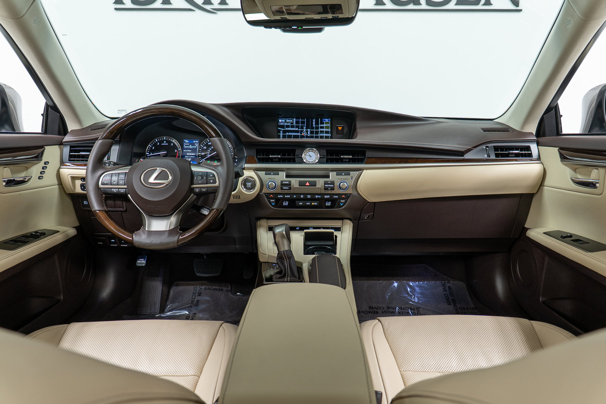 Used 2016 Lexus ES 350 w/ Luxury Package w/Wood Trim image 15