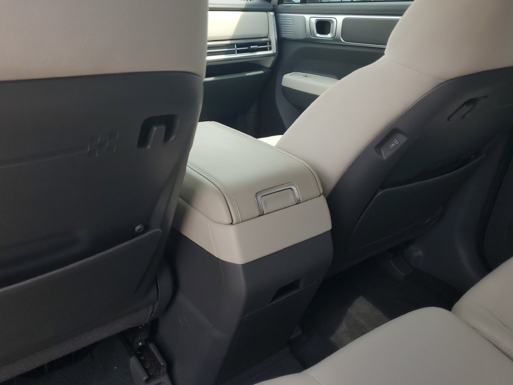 Used 2025 Hyundai Santa Fe SE FWD image 14