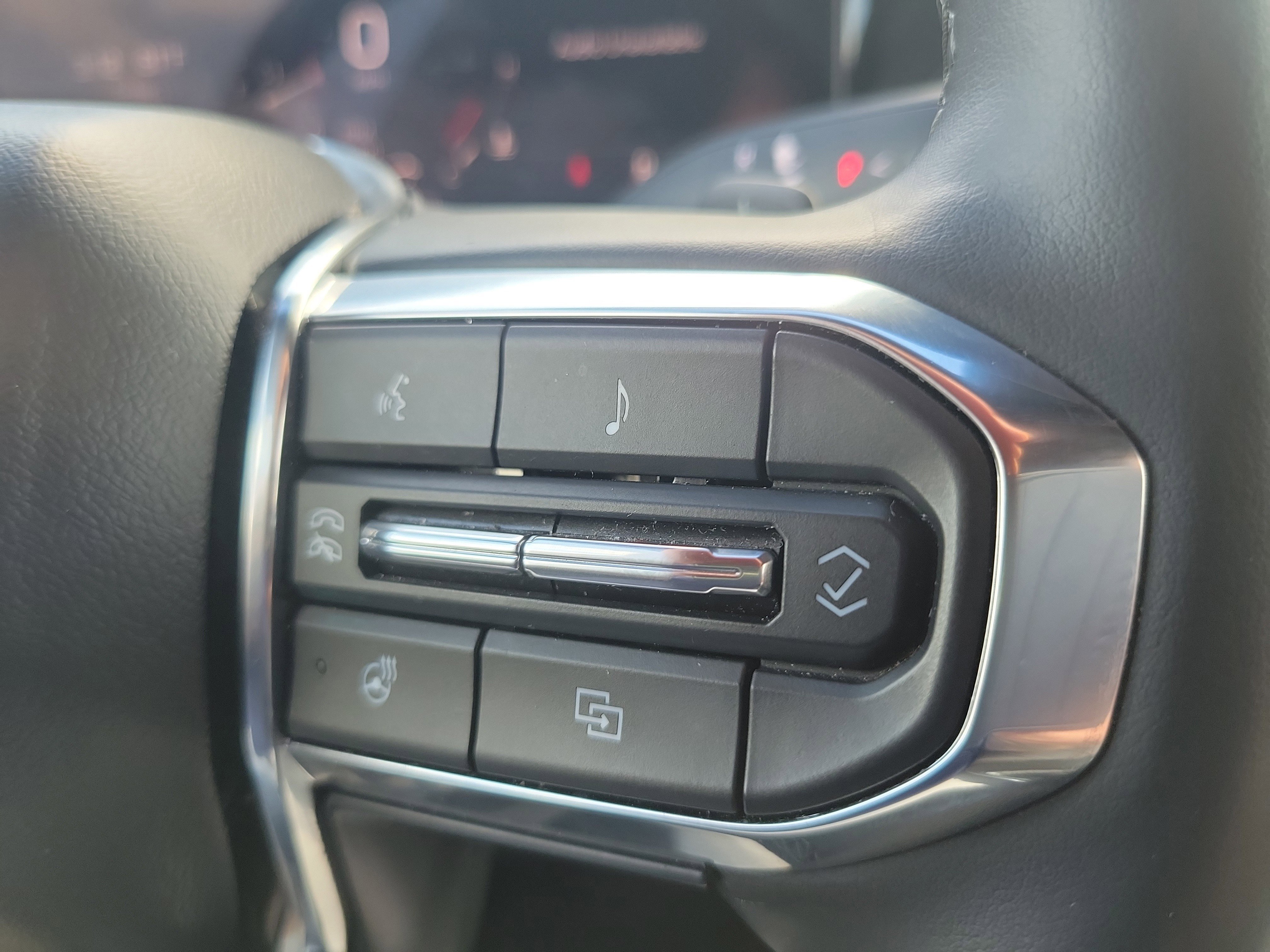 Used 2025 GMC Acadia Elevation FWD image 24