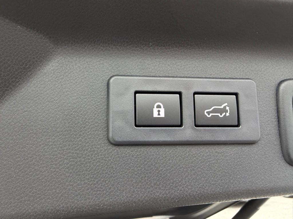 Used 2025 Subaru Forester Premium w/ Protection Package image 8