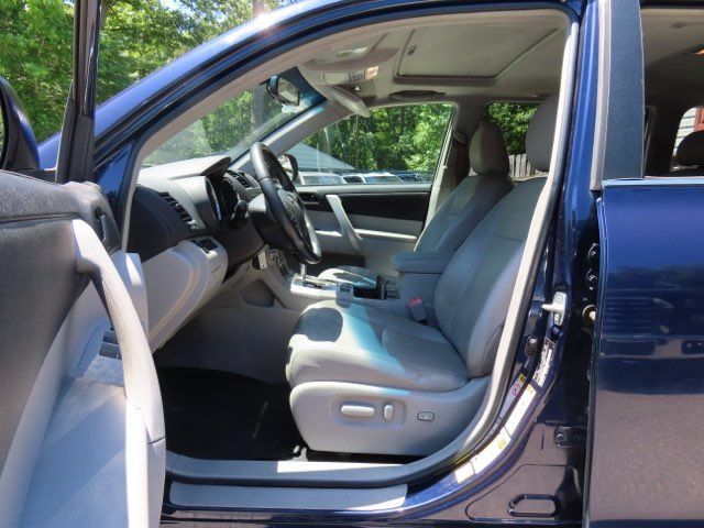 Used 2012 Toyota Highlander SE w/ Tow Pkg AWD/4WD image 21