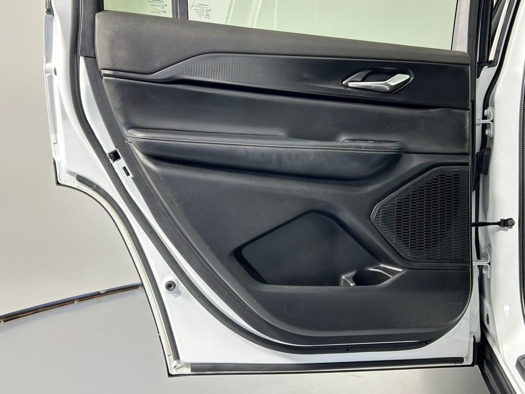 Used 2024 Jeep Grand Cherokee L Laredo image 17