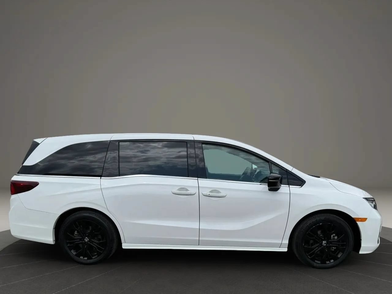 Used 2025 Honda Odyssey Sport-L image 4