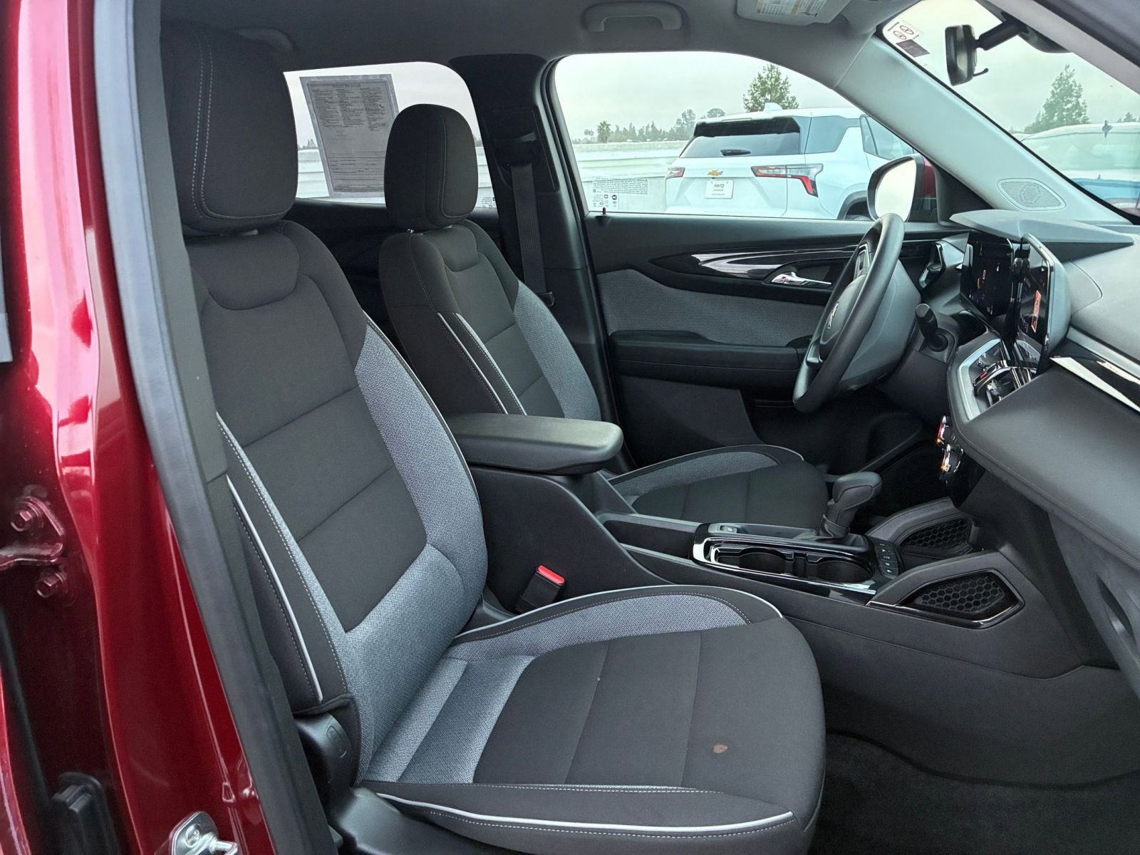 Used 2025 Chevrolet TrailBlazer LT image 34