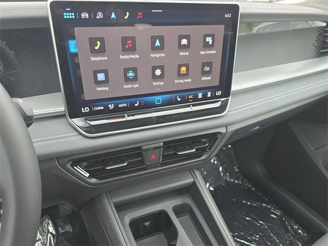 New 2025 Volkswagen Tiguan SE AWD/4WD image 16