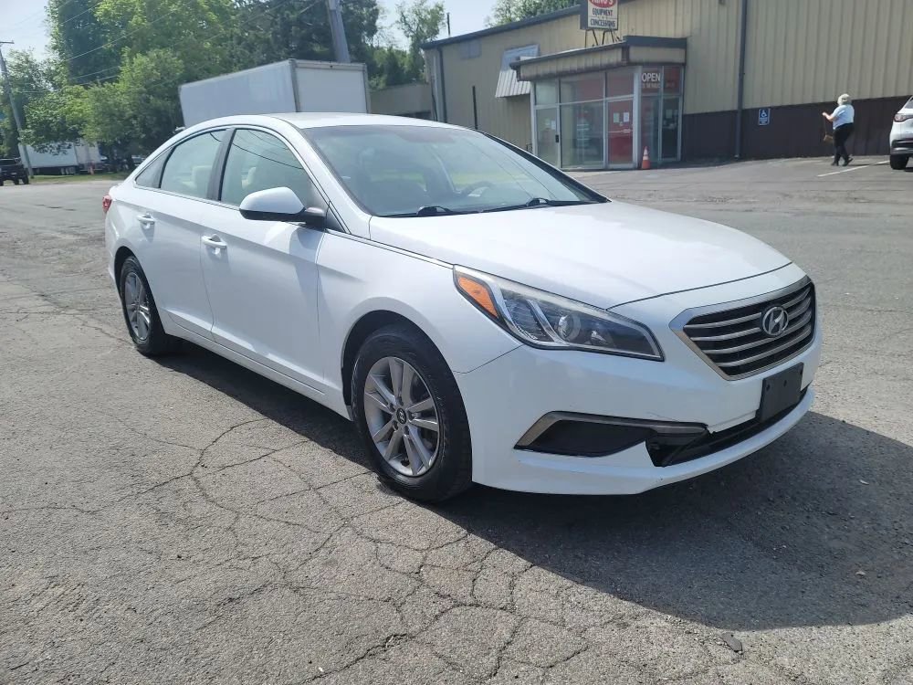 Used 2016 Hyundai Sonata SE FWD image 2