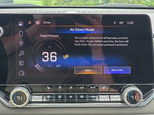 Used 2024 Chevrolet Colorado ZR2 w/ Technology Package AWD/4WD image 35