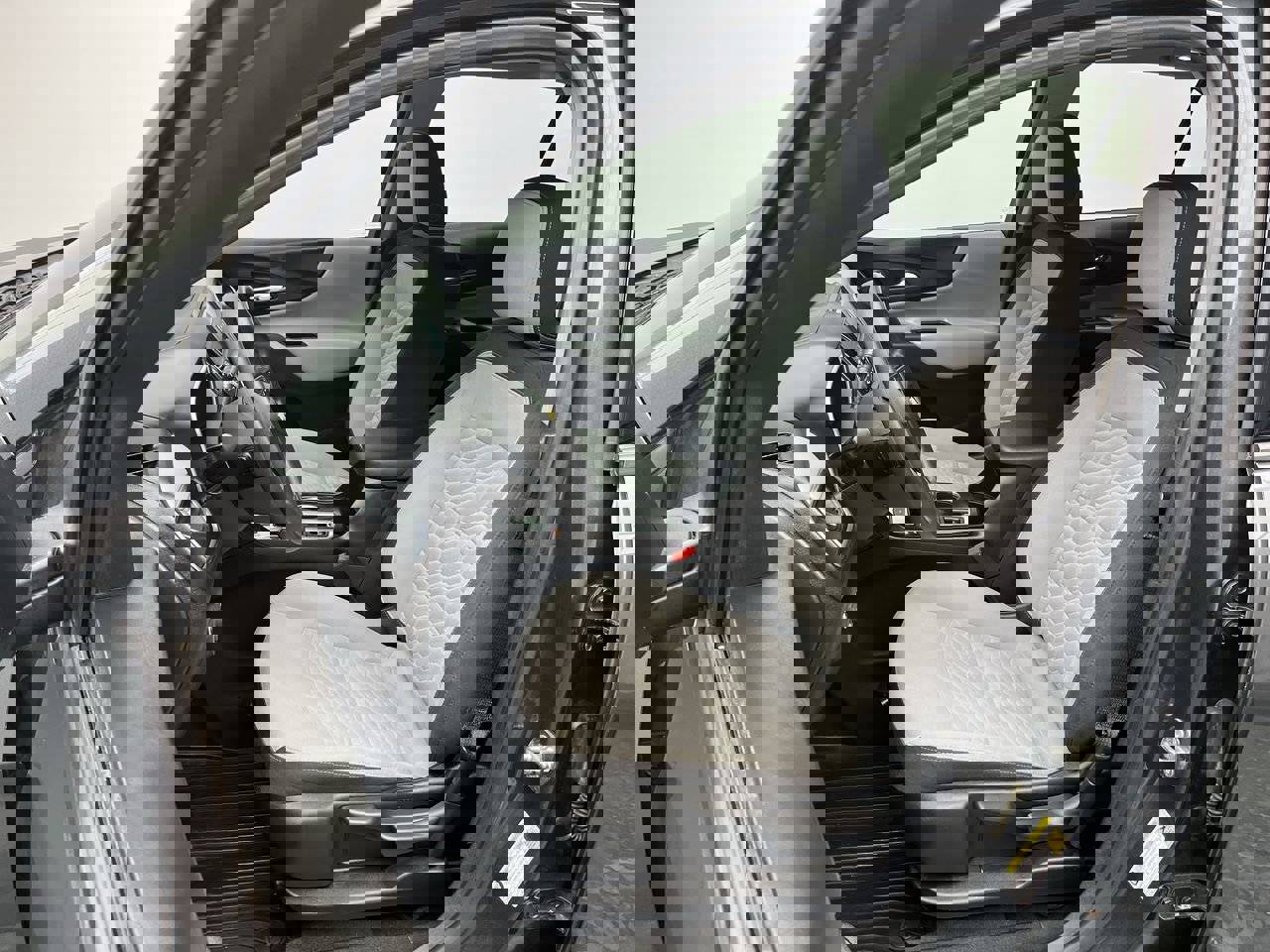 Used 2018 Chevrolet Equinox LS image 8