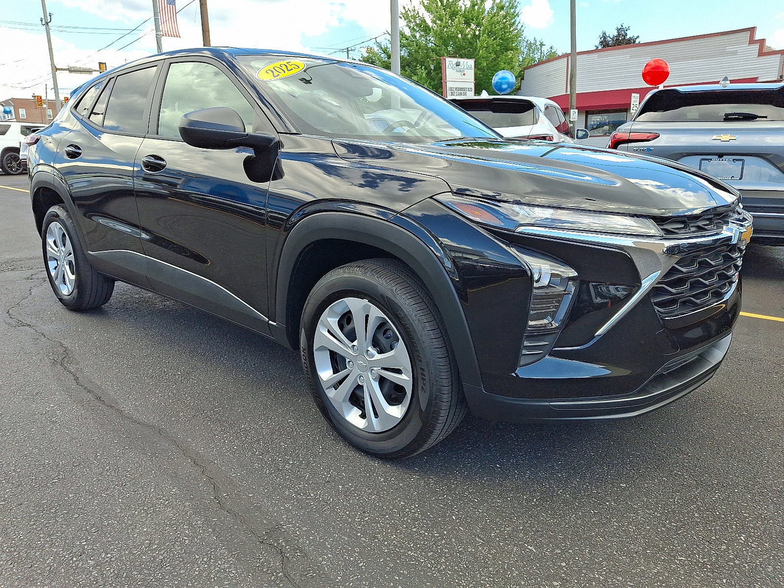 Used 2025 Chevrolet Trax LS image 7