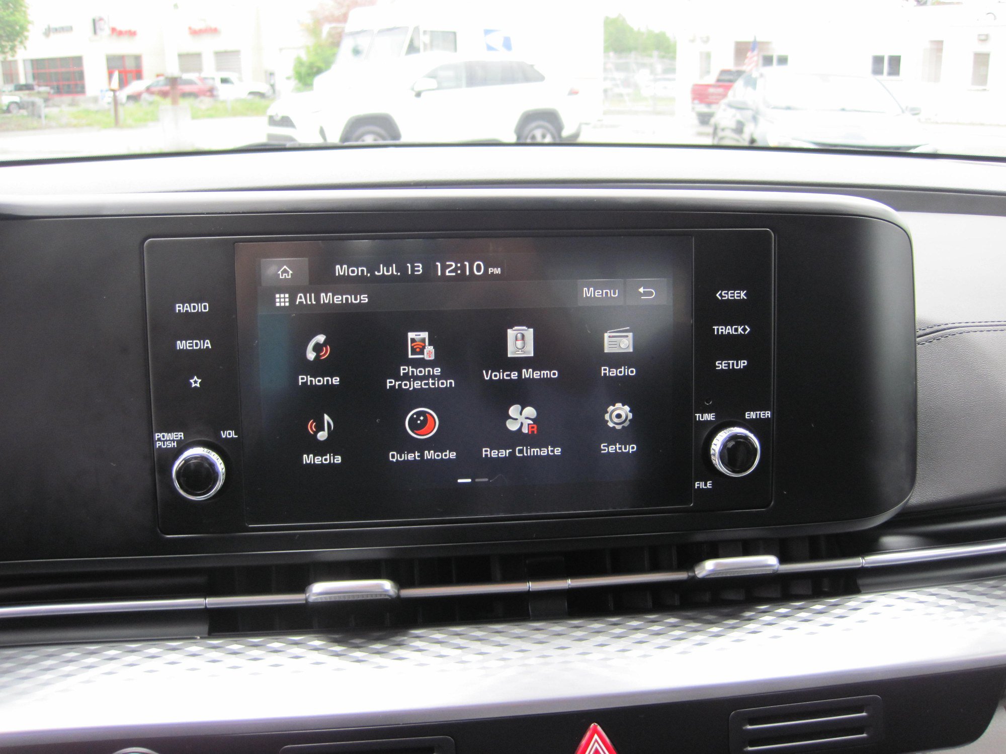 Used 2024 Kia Carnival LX FWD image 14