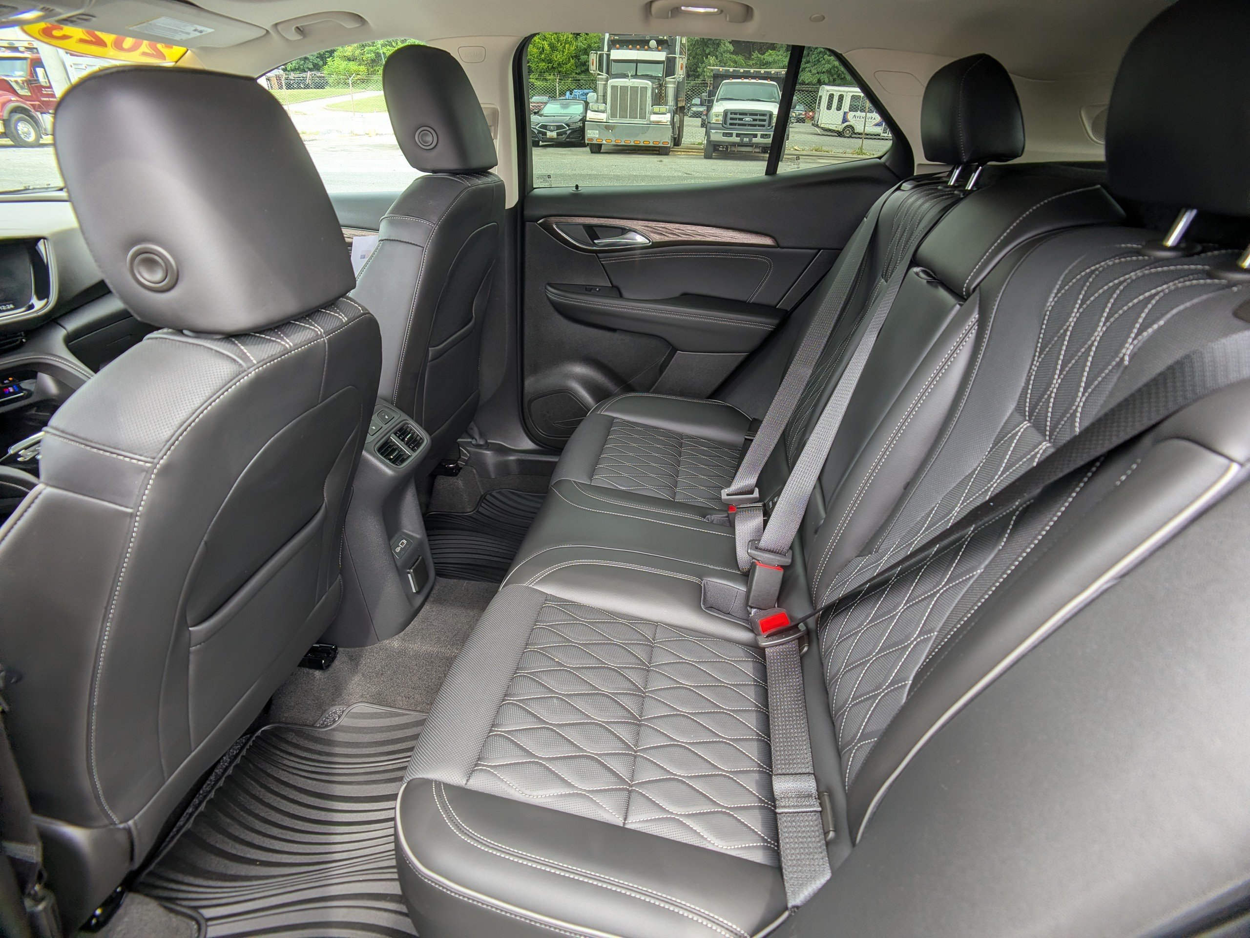 Used 2023 Buick Envision Avenir AWD/4WD image 14
