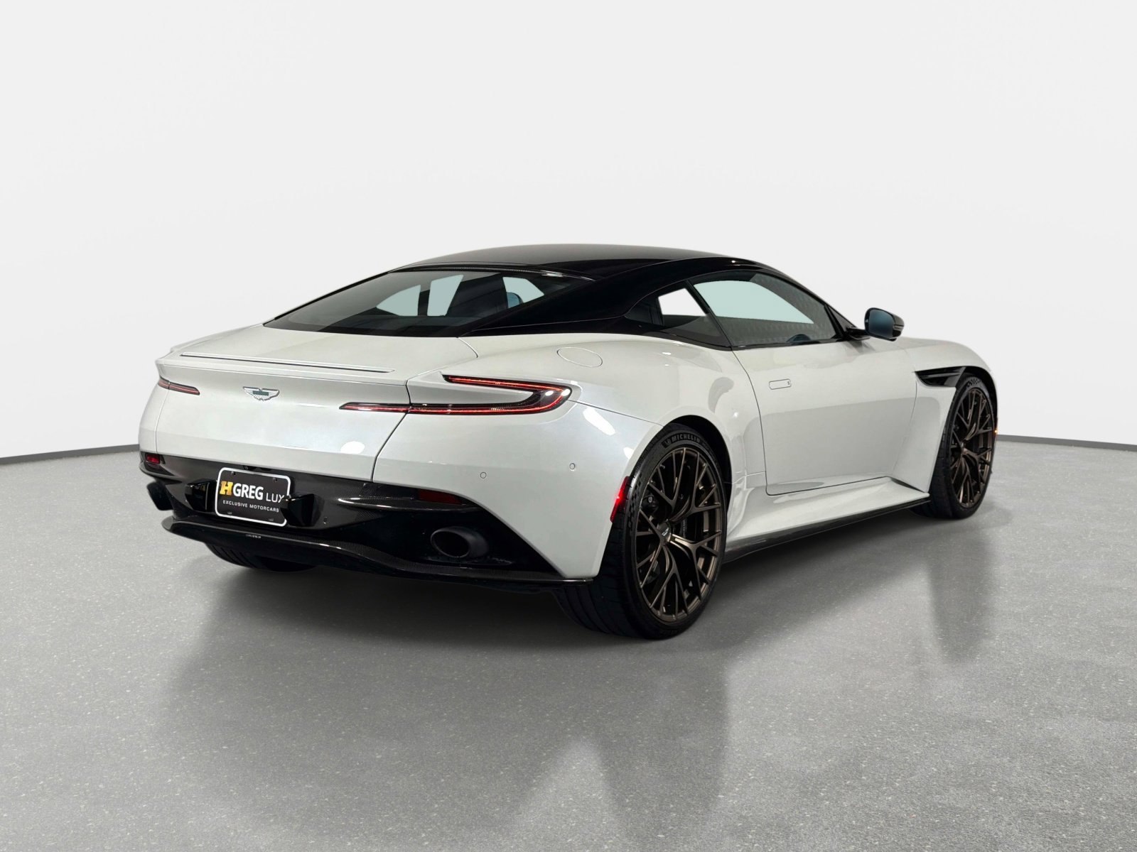 Used 2024 Aston Martin DB12 Coupe RWD image 3