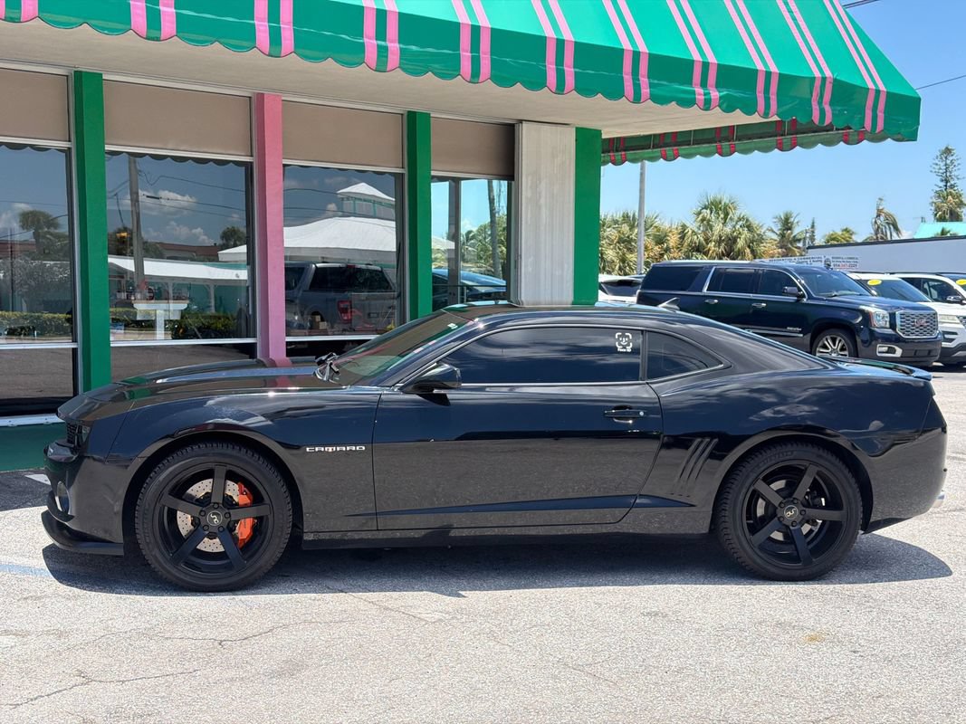 Used 2010 Chevrolet Camaro LT RWD image 2