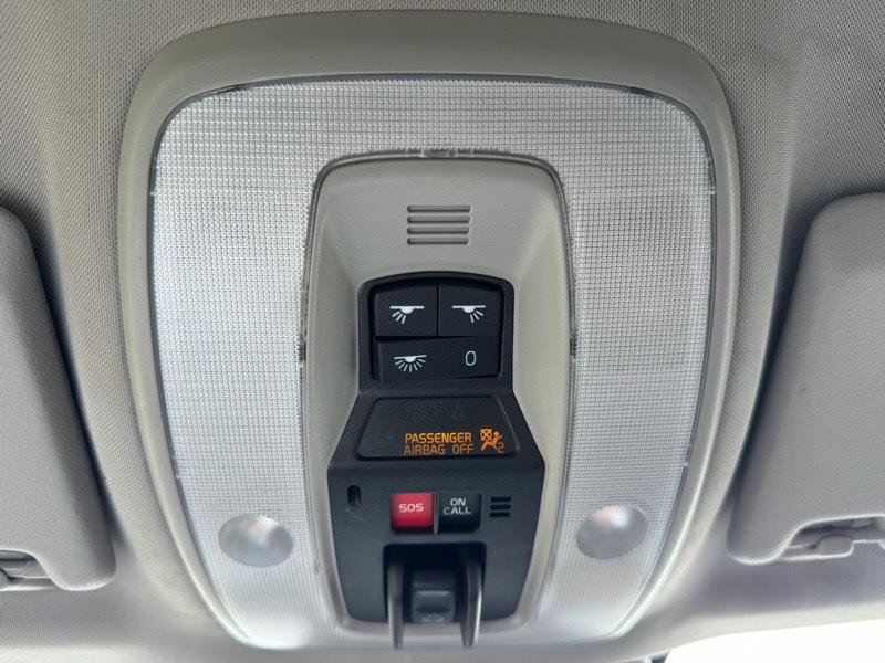 Used 2015 Volvo XC60 T5 Premier w/ Proximity Package FWD image 16