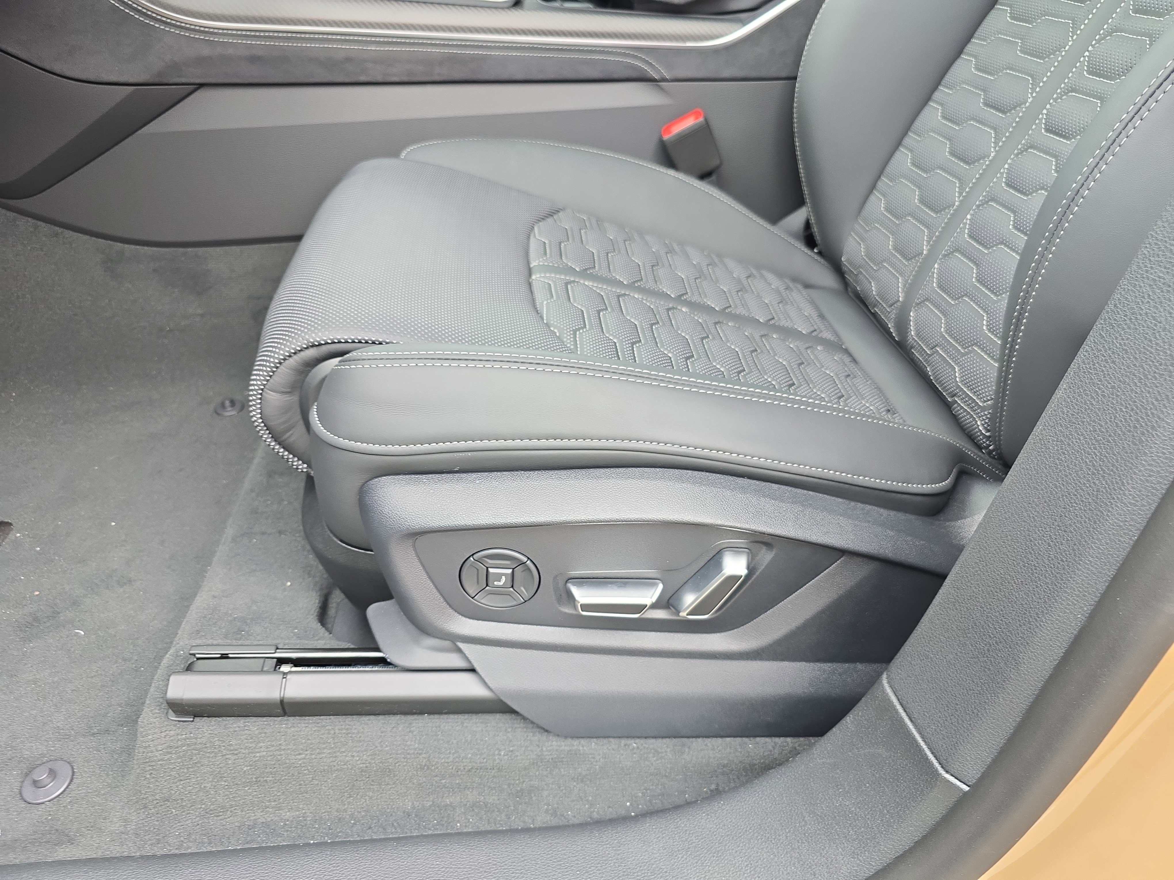 New 2025 Audi RS Q8 performance image 27