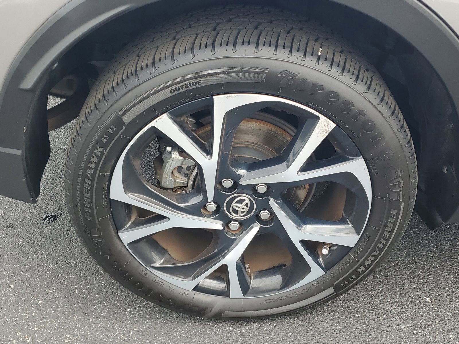 Used 2019 Toyota C-HR XLE FWD image 5