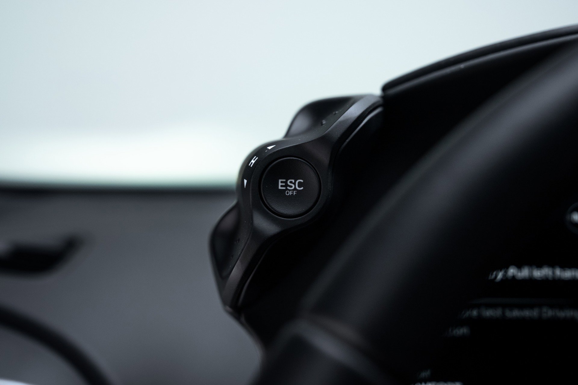 Used 2023 McLaren Artura image 40