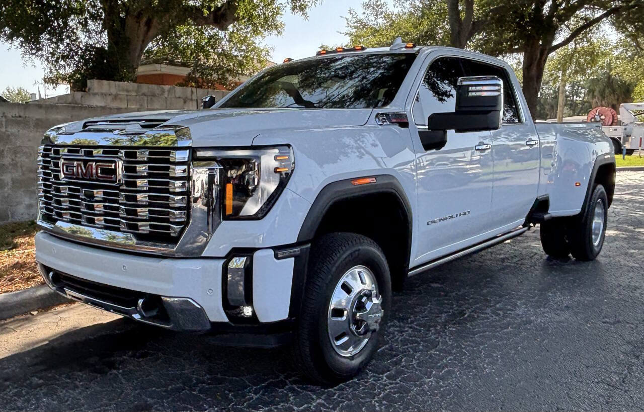 Used 2025 GMC Sierra 3500 Denali w/ Denali Reserve Package AWD/4WD image 1