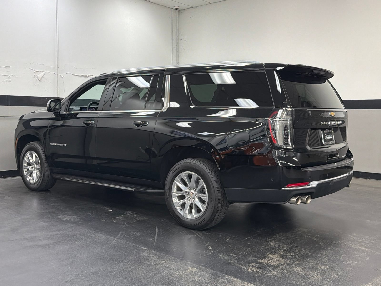 Used 2025 Chevrolet Suburban Premier w/ Sun And Tow Package AWD/4WD image 8