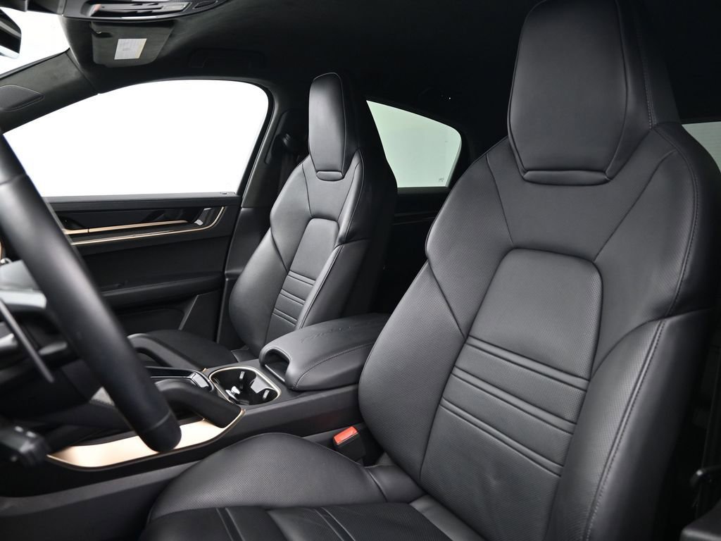 Certified 2024 Porsche Cayenne Turbo GT image 5