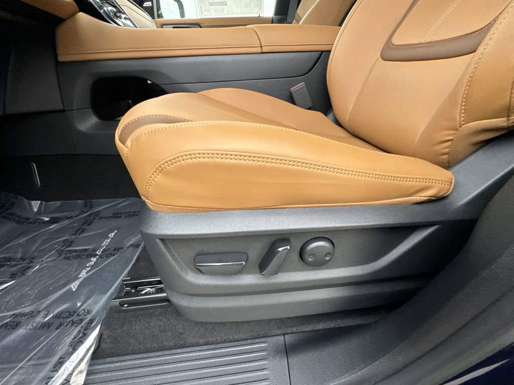 New 2026 Nissan Armada SL w/ Captain's Chari Seat Package image 12
