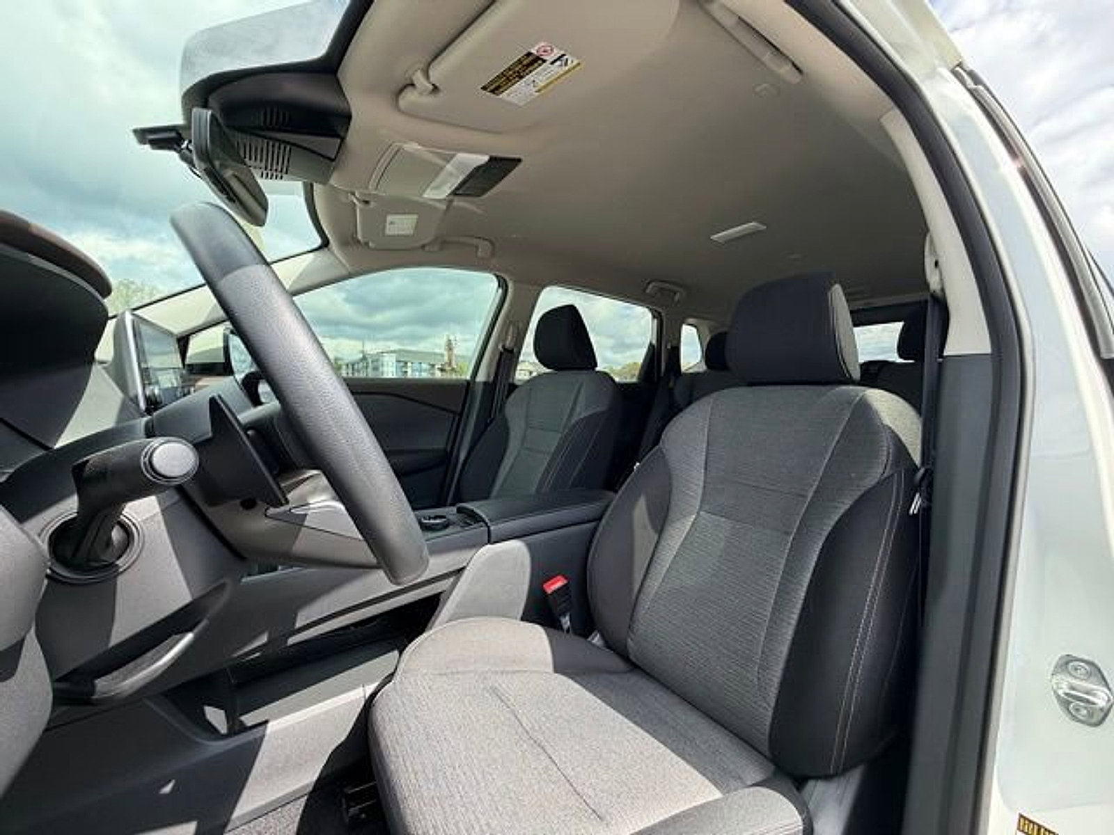 Used 2023 Nissan Rogue SV AWD/4WD image 19