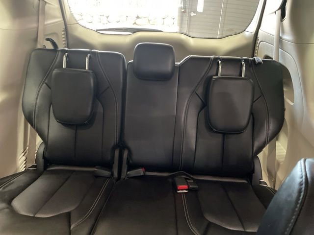 Used 2024 Chrysler Pacifica Touring-L image 23