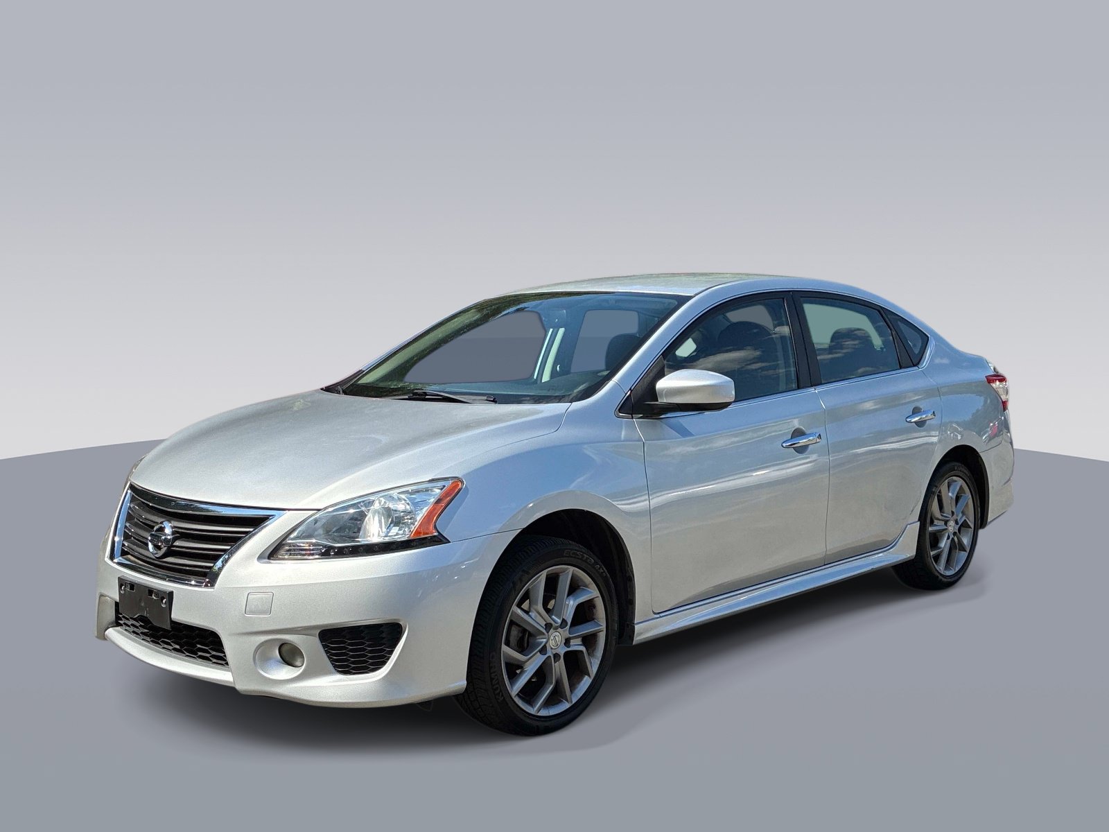 Used 2014 Nissan Sentra SR w/ Electronics Package FWD image 3