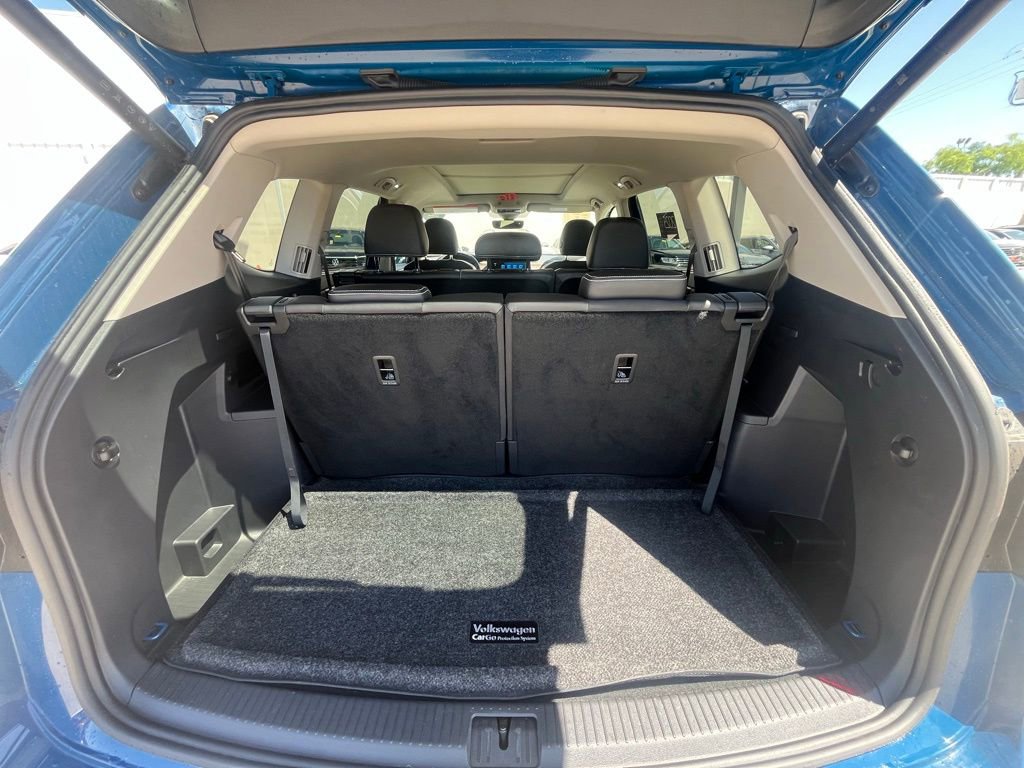 Certified 2025 Volkswagen Atlas SEL image 3