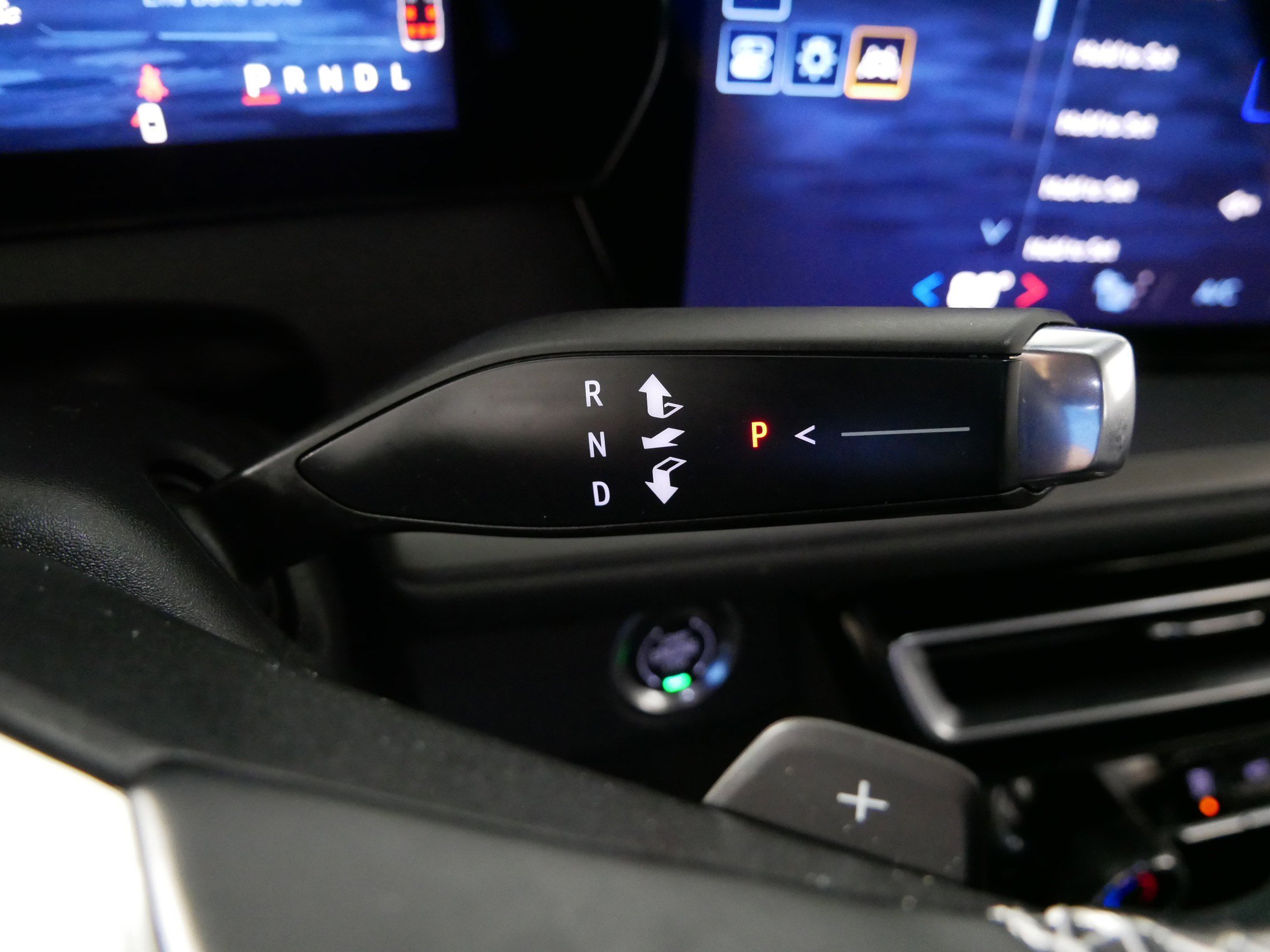 Used 2024 Chevrolet Traverse LT image 24