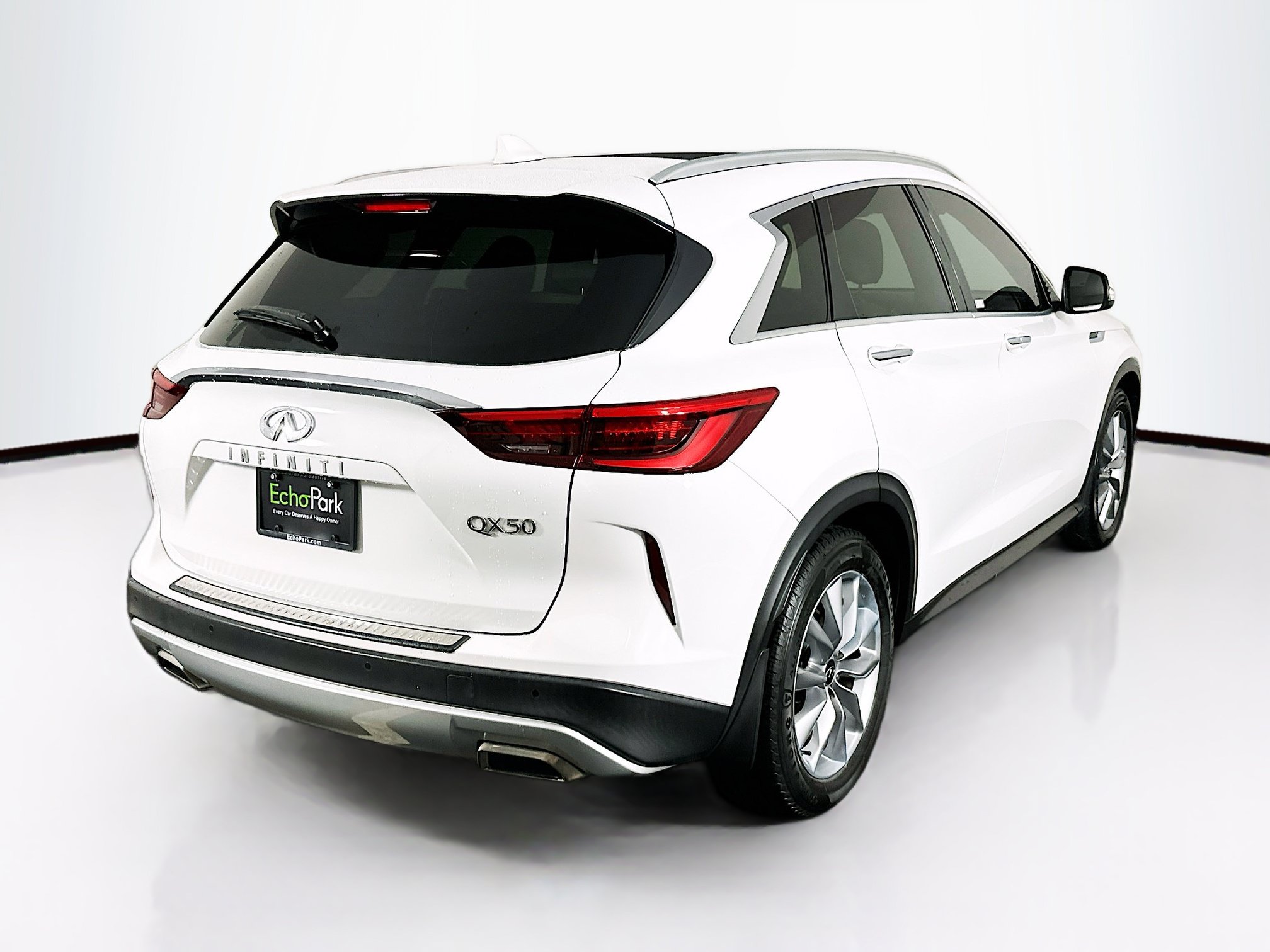 Used 2020 INFINITI QX50 Luxe w/ Navigation Package FWD image 9