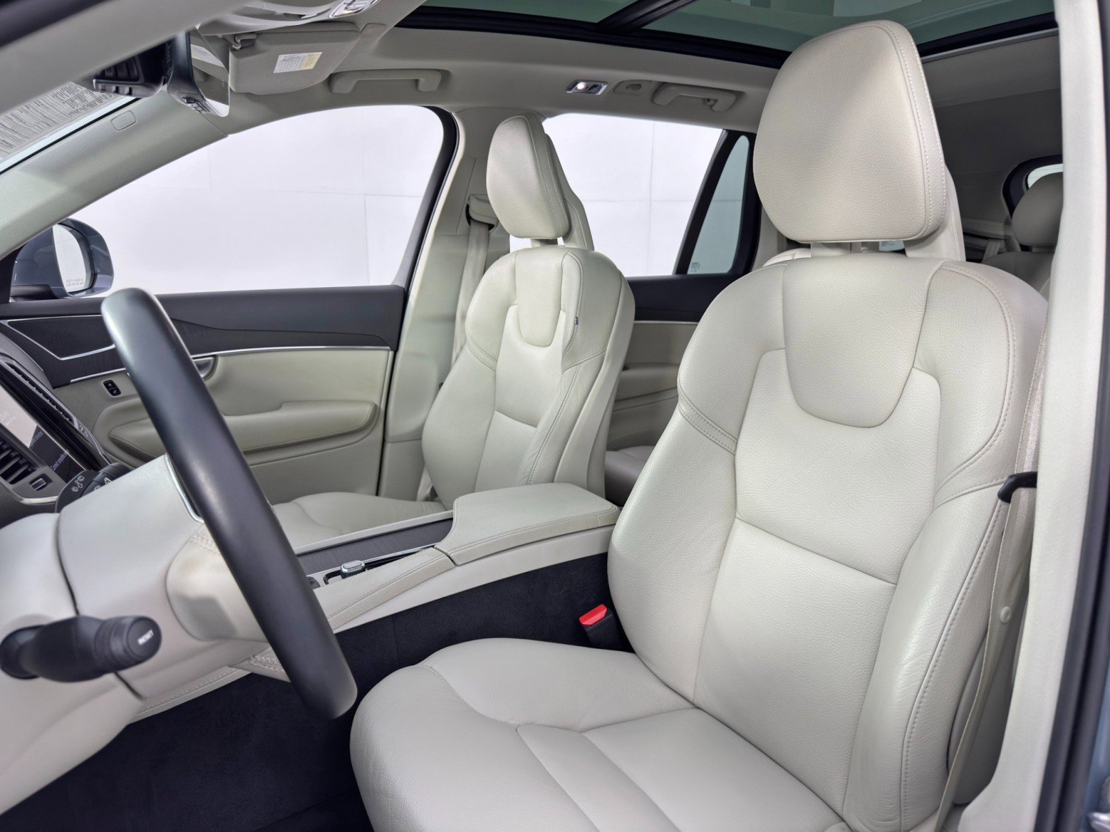 Used 2020 Volvo XC90 T6 Momentum image 37